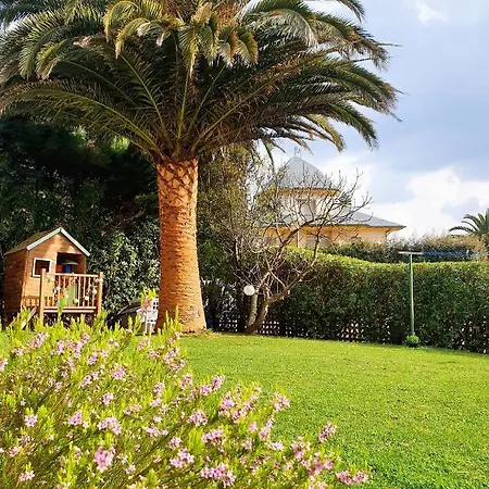 Vistas Al Mar, Urbanizacion Privada Con Piscina De Agua Salada Ajo